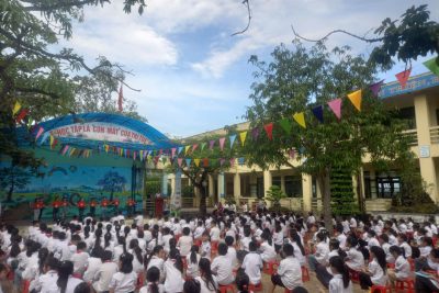 TIẾT SINH HOẠT DƯỚI CỜ CỦA THẦY CÔ VÀ HỌC SINH TRƯỜNG TIỂU HỌC NAM CƯỜNG