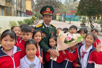 Tiết sinh hoạt dưới cờ của đầy ý nghĩa của thầy cô và học trò Trường Tiểu học Nam Cường nhân kỷ niệm 81 ngày thành lập Quân đội Nhân dân Việt Nam 22-12